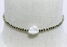 Load image into Gallery viewer, Black/Gold Pearl Necklace