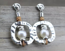 Load image into Gallery viewer, Pearl/Leather/Silver Oval Earrings